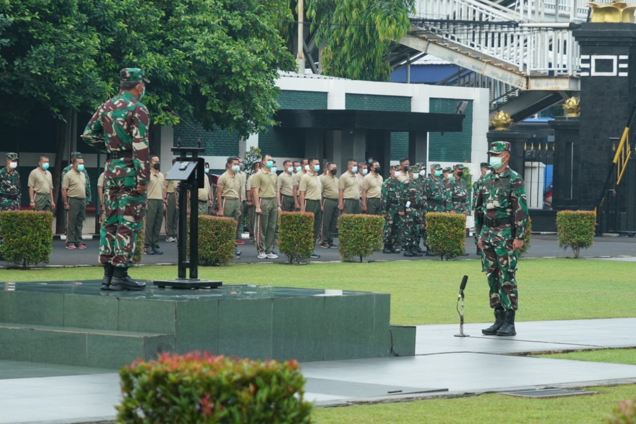 Jelang Sertijab, Panglima Kostrad Ambil Apel Luar Biasa