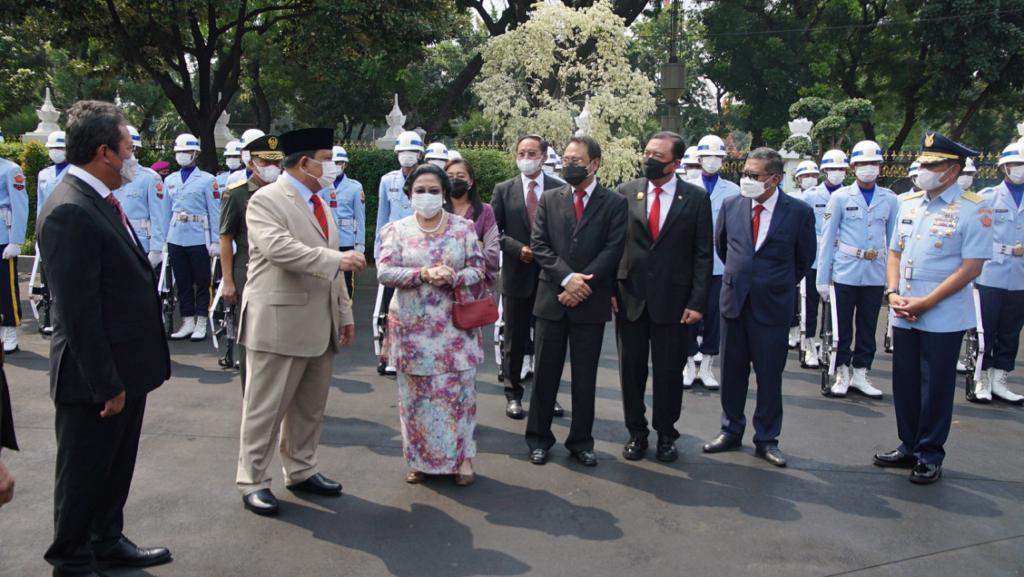 Resmikan Patung Bung Karno, Megawati : Prajurit Muda TNI Harus Paham Strategi Perang Gerilya RI