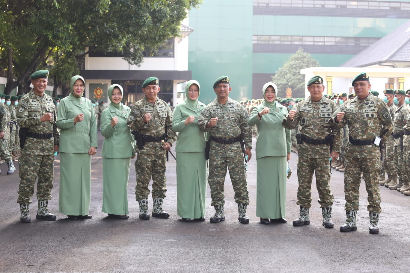 Pangdivif 2 Kostrad Hadiri Tradisi Korps Penerimaan Calon Pangkostrad Baru di Makostrad Jakarta