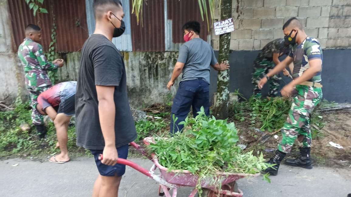 Bersihkan Lingkungan, Upaya Hubdam XII/Tpr Hidup Sehat