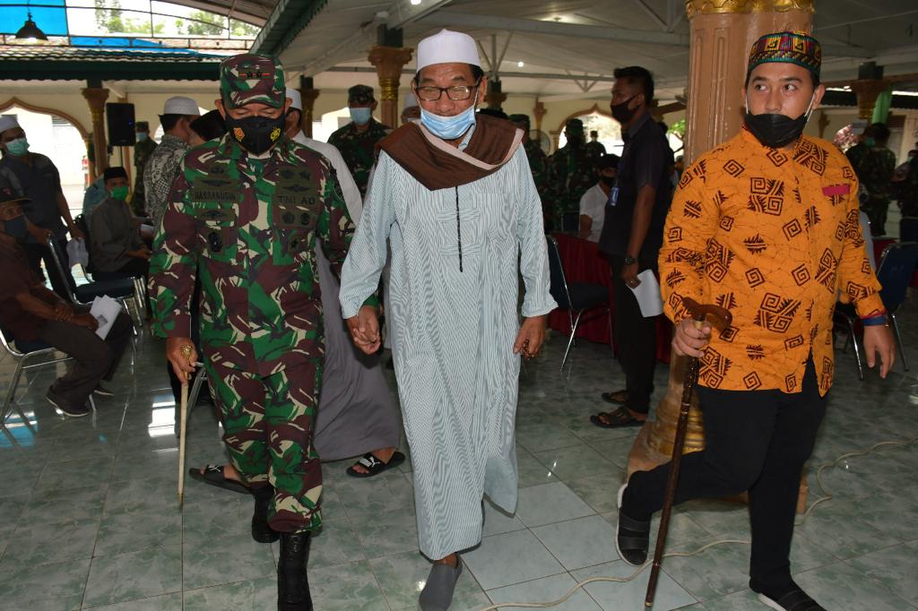 Pangdam I/BB Tinjau Serbuan Vaksinasi di Ponpes Al Kautsar Al Akbar Medan