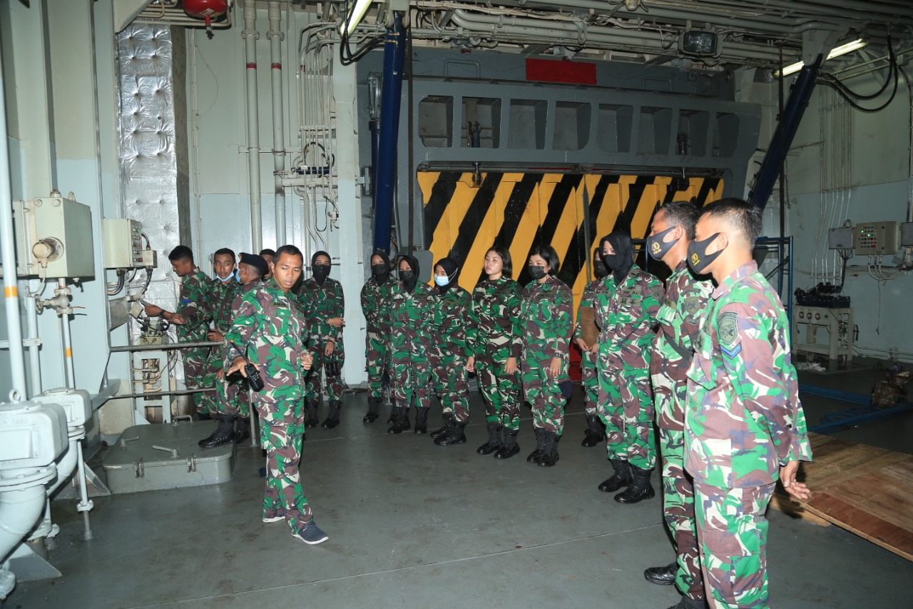 Peserta Latihan Docking Undocking Satban Koarmada II Masuki Tahap Lattek Di KRI dr.Suharso-990