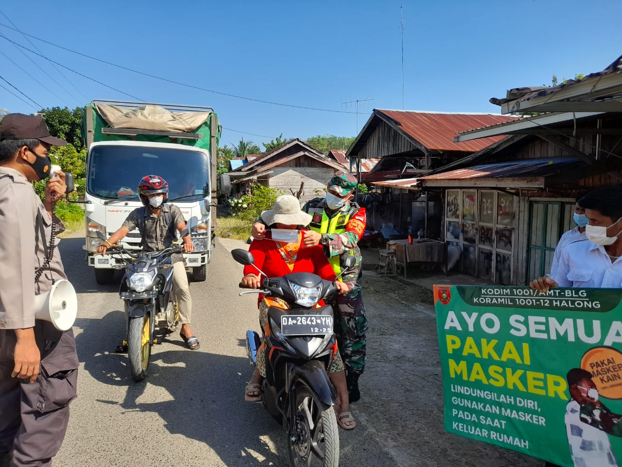 Koramil 1001-12/Halong Gencar Laksanakan Pemberlakuan Pembatasan Kegiatan Masyarakat