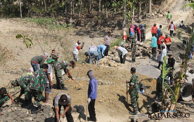 Jelang TMMD ke-111, Kapenrem 081/DSJ Ingatkan Pentingnya Kemanunggalan TNI-Rakyat