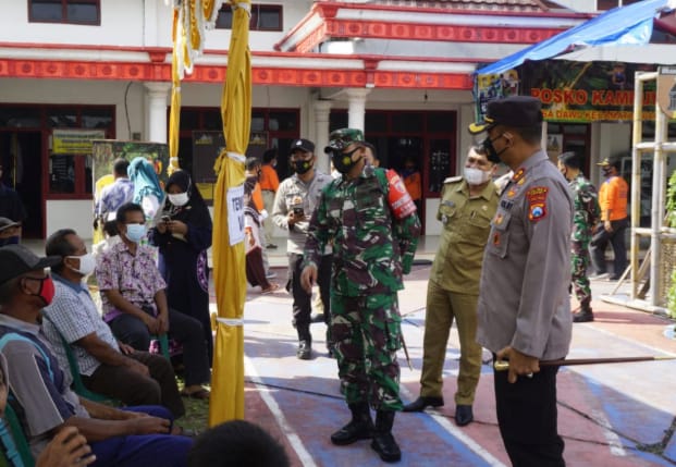 Dandim Ngawi Bersama Kapolres Tinjau Langsung Pelaksanaan Vaksinasi Massal Di Wilayah Kabupaten Ngawi