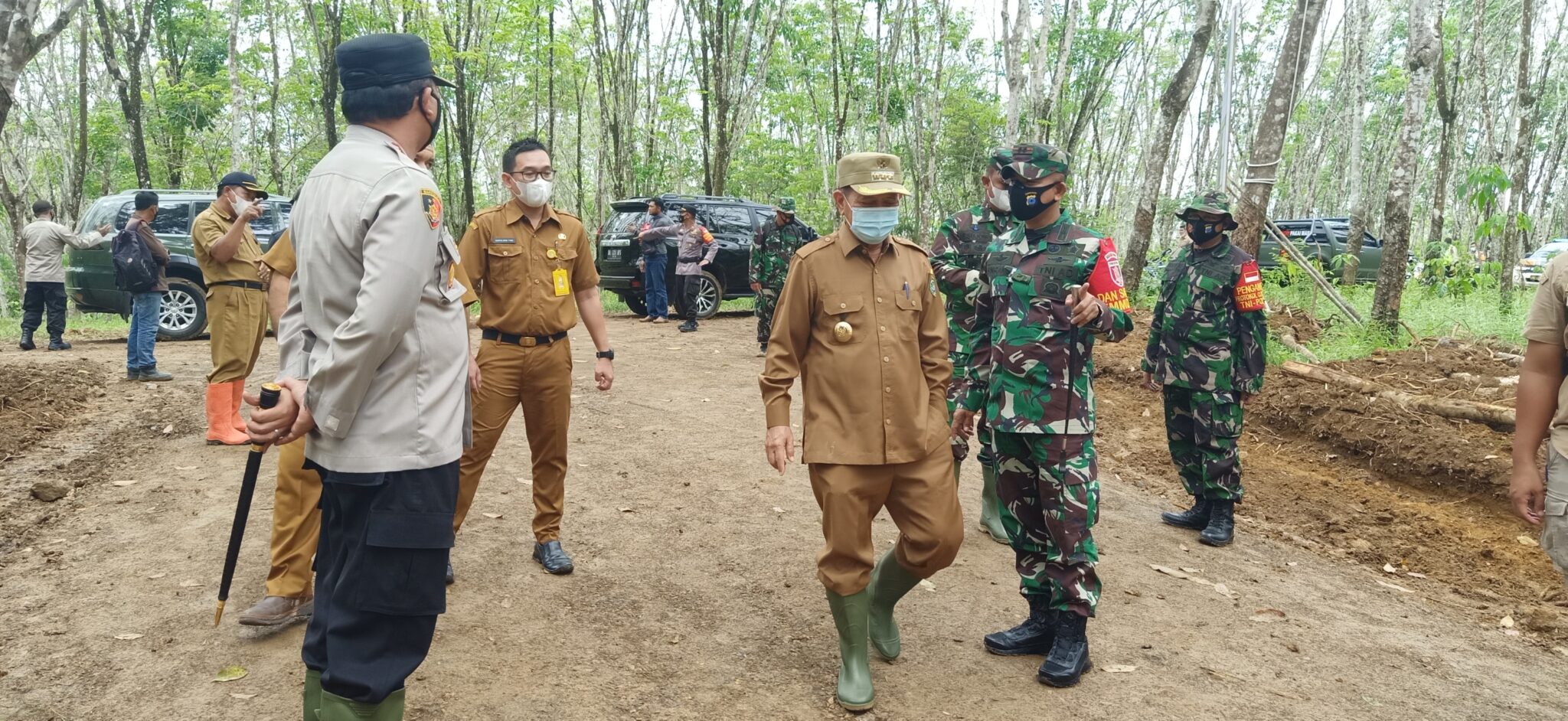 Dandim 1010/Tapin Beserta Bupati Tapin Dampingi Kasrem 101/Antasari Tinjau Lokasi TMMD