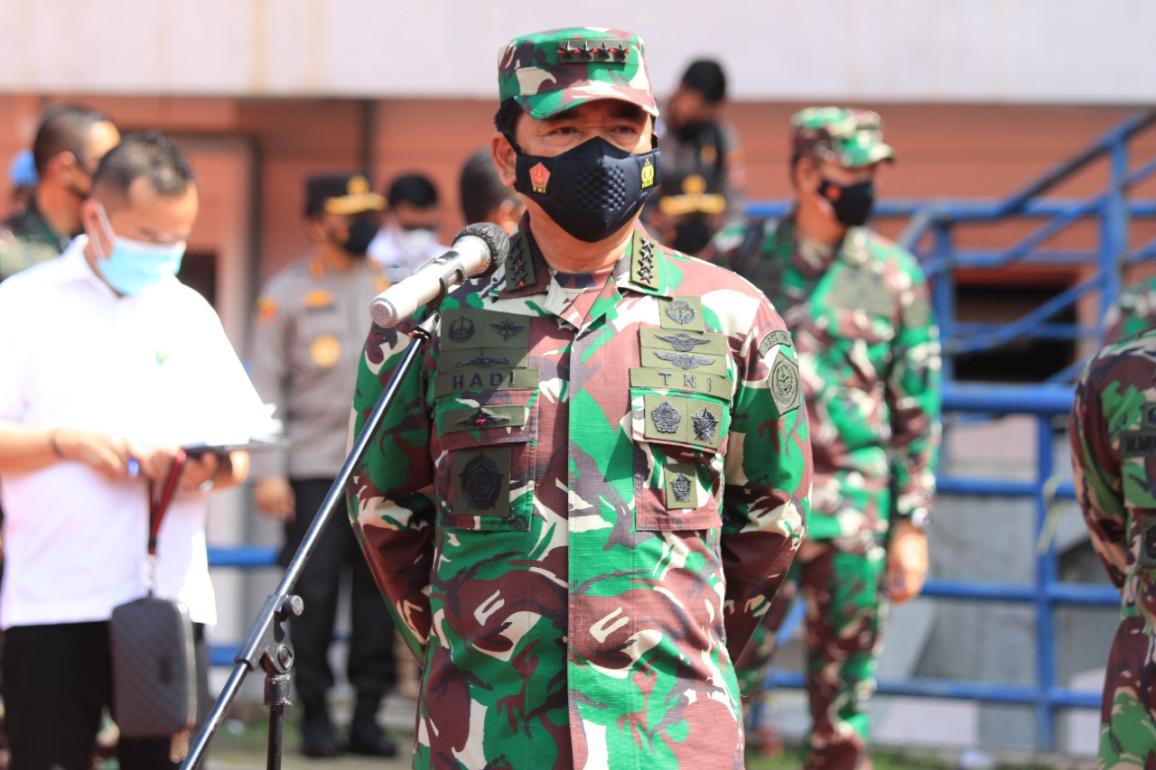 Panglima TNI dan Kapolri Meninjau Pelaksanaan Vaksinasi Massal Di Bandung