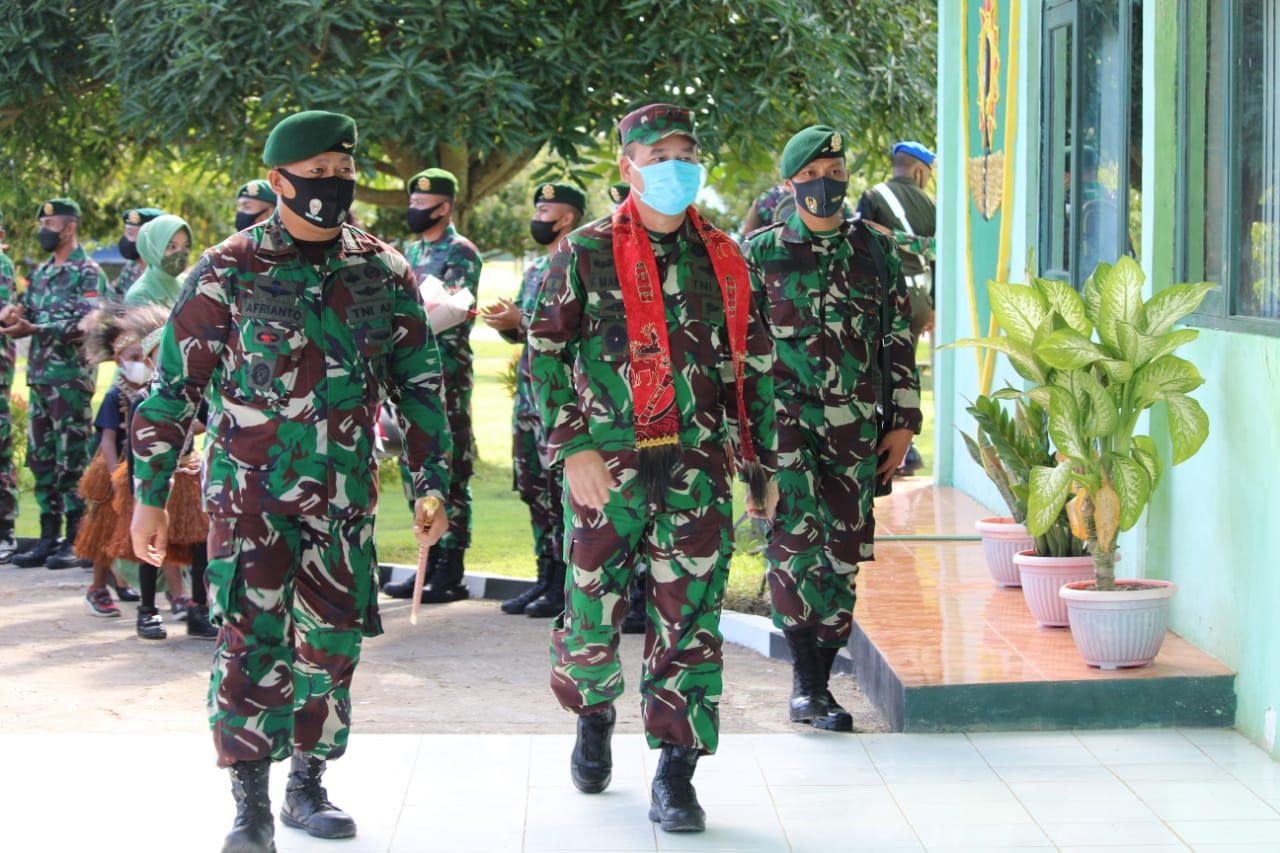 Kunjungan Kerja Pangdivif 3 Kostrad Ke Yonif Raider 755/Yalet