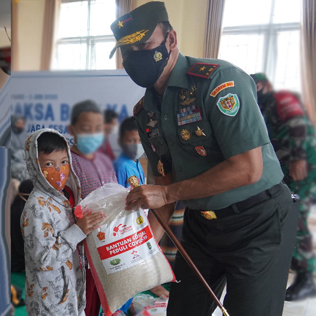 Empat Ton Beras Danrem 061/Sk Berbagi Kasih Untuk 400 Yatim dan Jompo