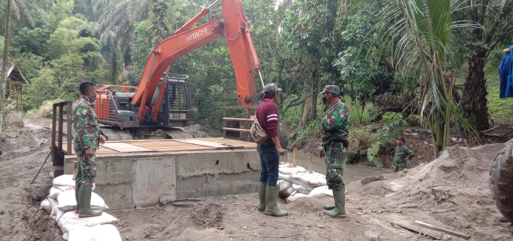 Jembatan Hampir Rampung, Satgas TMMD Kerahkan Alat Berat untuk Cegah Longsor