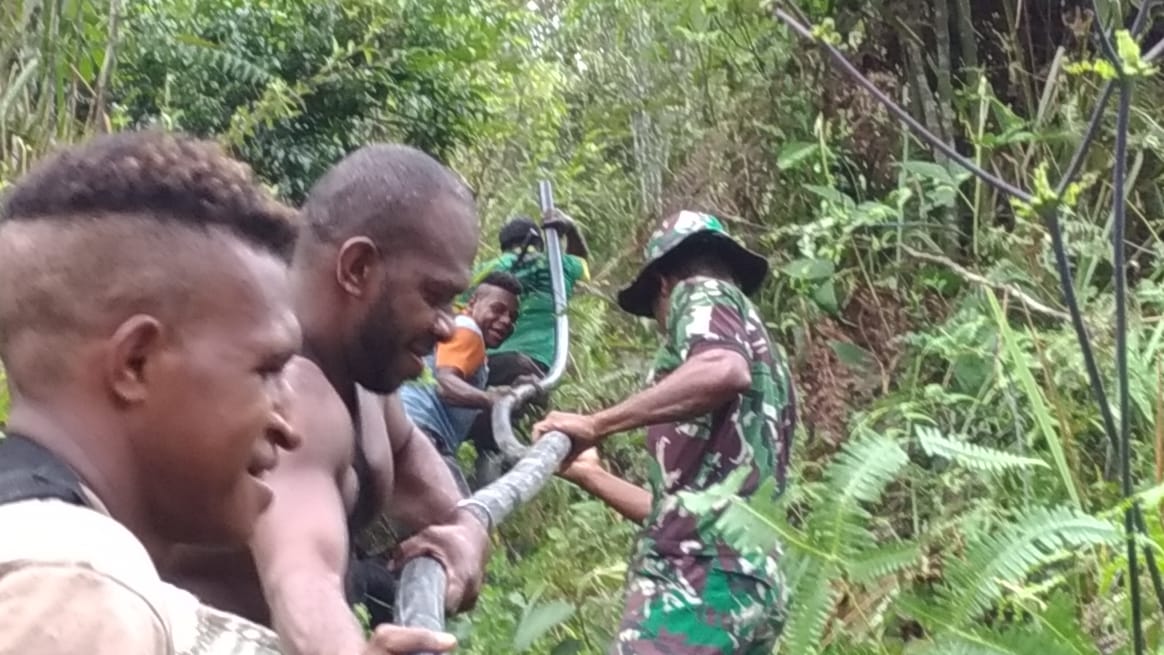 Koramil 1801- 08/Minyambou Wujudkan Harapan Air Bersih Warga Minyambou, Papua Barat