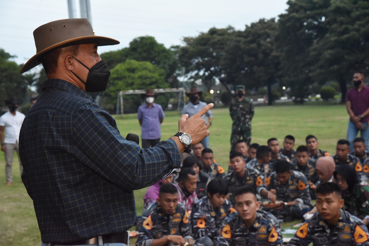 Pejabat Utama AAL Berikan Pengasuhan Kepada Taruna AAL Secara Serentak