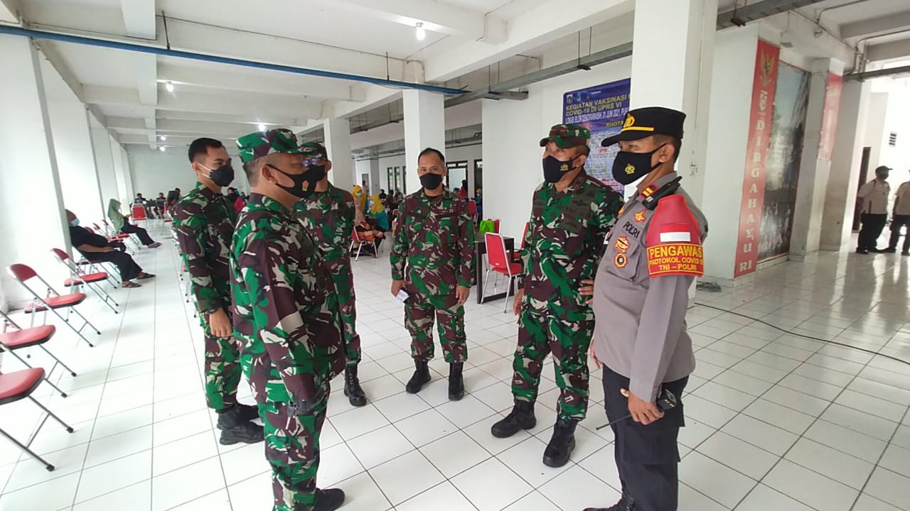 Danrem 051/WKT Tinjau Pelaksanaan Vaksinasi di Rusun Rawa Bebek Cakung Jakarta Timur