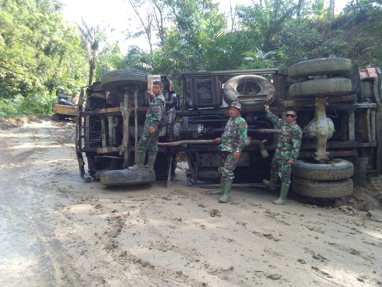 Cuaca dan Medan Ekstrim Bukan Penghalang Bagi Satgas Kejar Target TMMD Kodim 0204/DS