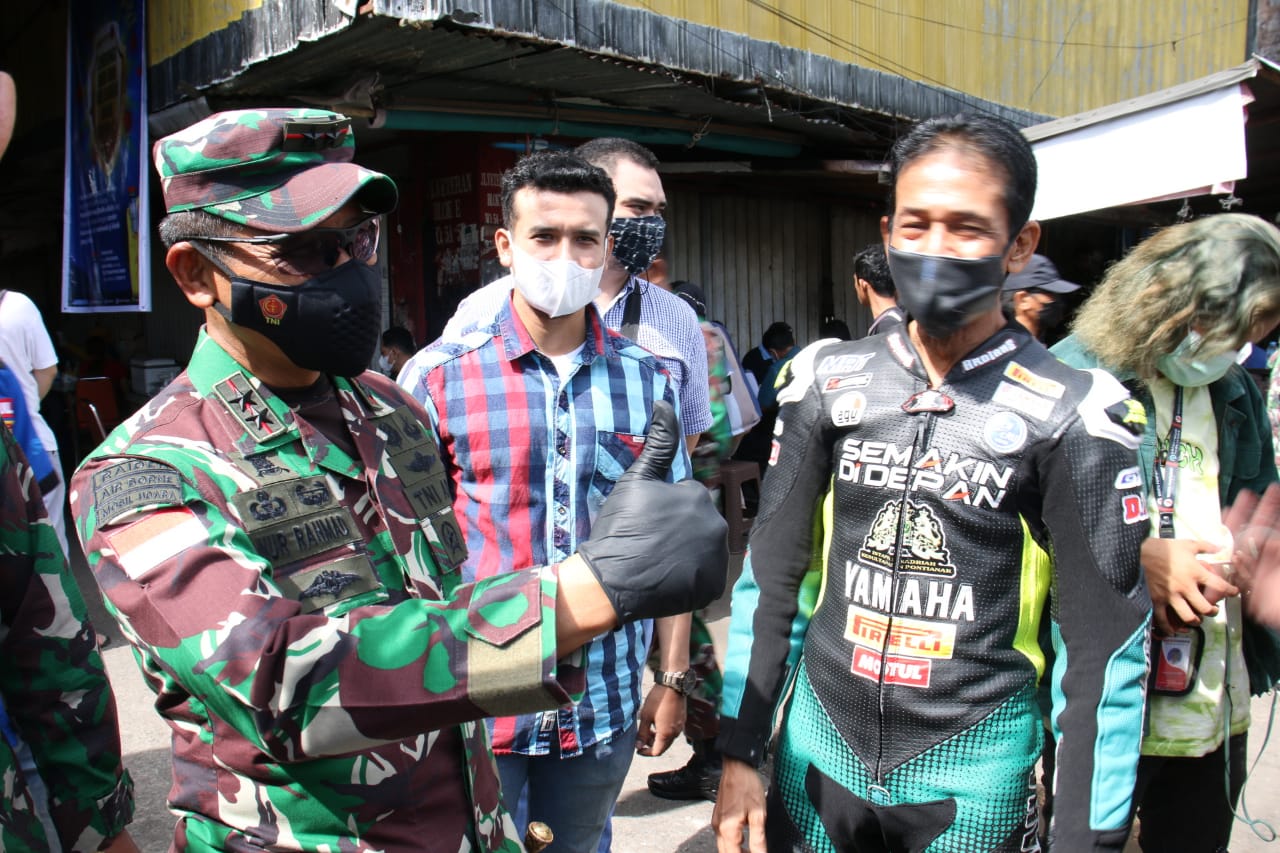 Pangdam dan Gubernur Tinjau Vaksinasi Massal di Pontianak