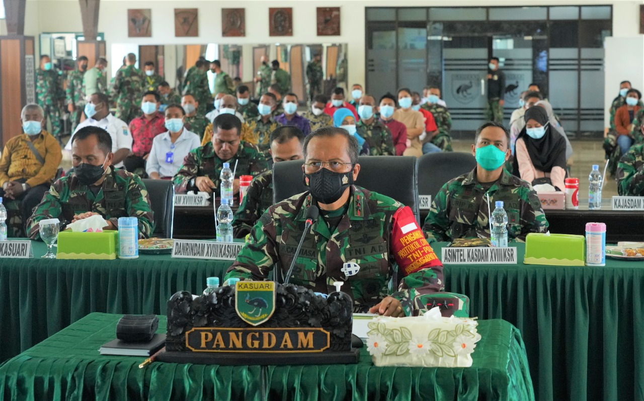 Pangdam XVIII/Kasuari dan Orang Tua Catar Akmil Menerima Pengarahan Kasad Bahas Transparansi Seleksi Akmil