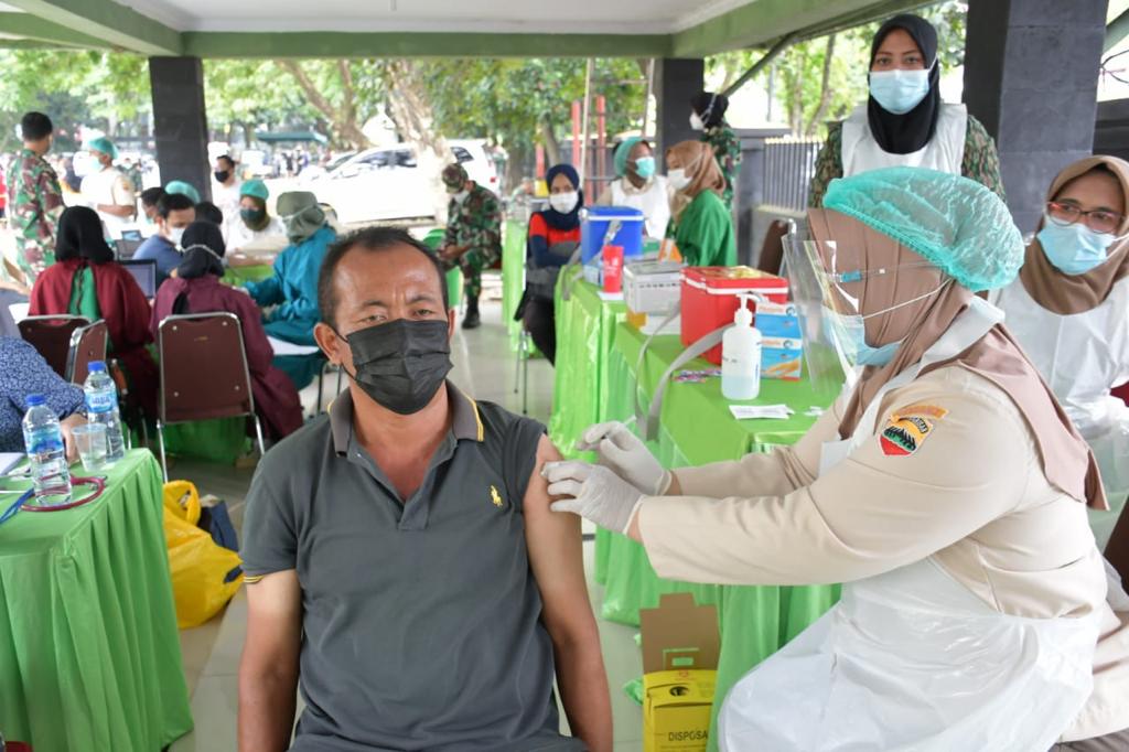 Heboh Antrean Vaksinasi Massal Covid-19 di Medan