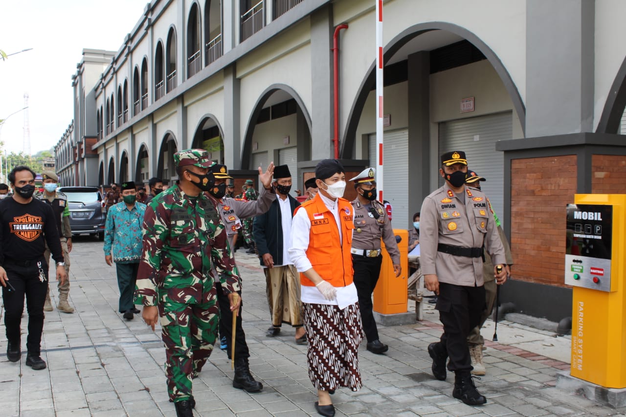 Dandim 0806 Bersama Forkopimda Trenggalek Pantau Pelaksanaan Vaksinasi Massal