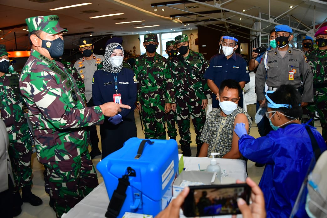 Kasal Tinjau Serbuan Vaksinasi Semarang