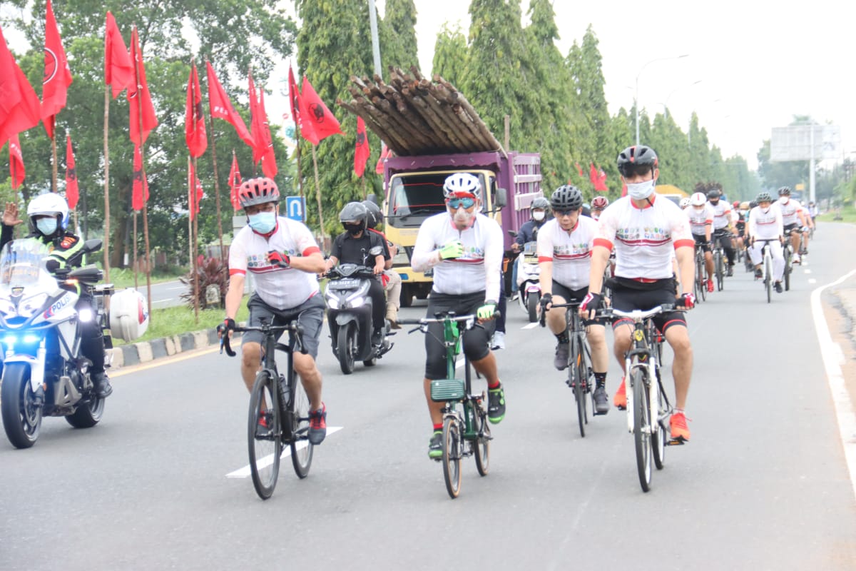 Pangdam XII/Tpr dan Forkopimda Ikuti Gowes dan Baksos Peringati HUT Bhayangkara