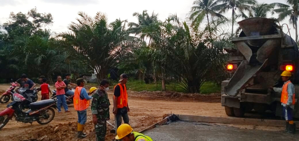 Buka Akses Wisata, Satgas TMMD Kodim 0204/DS Bangun Jalan Cor Beton