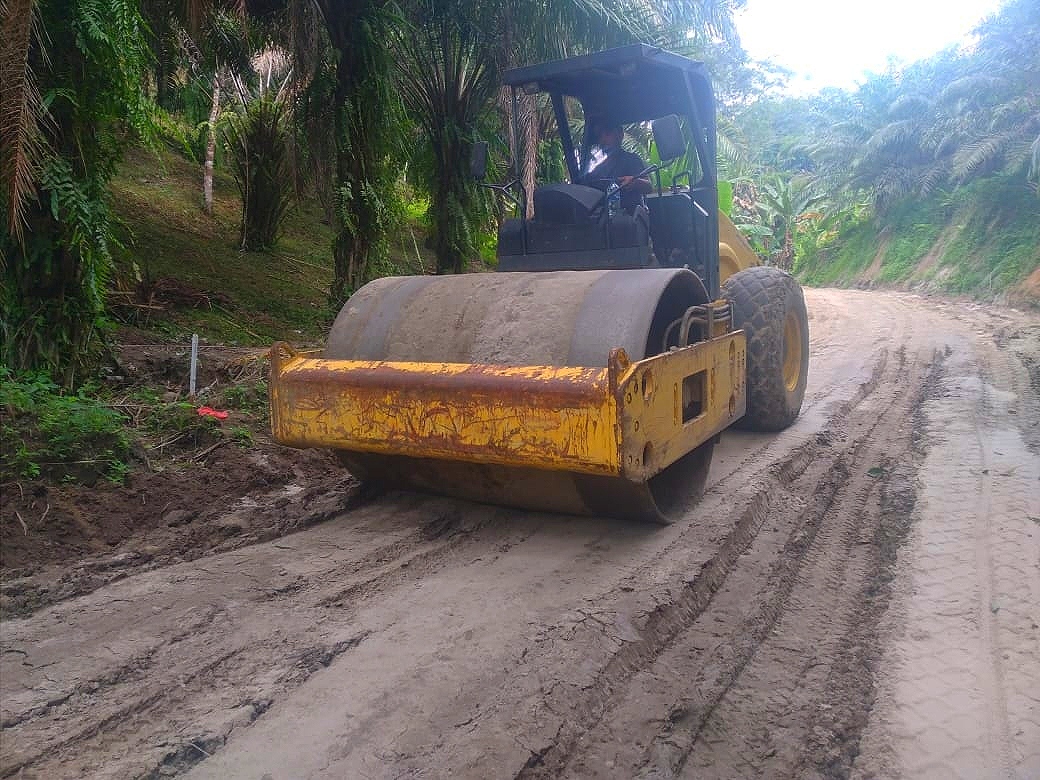 Manfaatkan Cuaca Cerah, Satgas TMMD Kodim 0204/DS Kebut Perkerasan Jalan