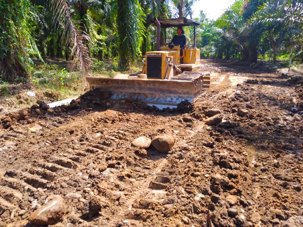 Deru Bulldozer Ratakan Tanah Pecah Keheningan di Lokasi TMMD Ke-111 Kodim 0204/DS