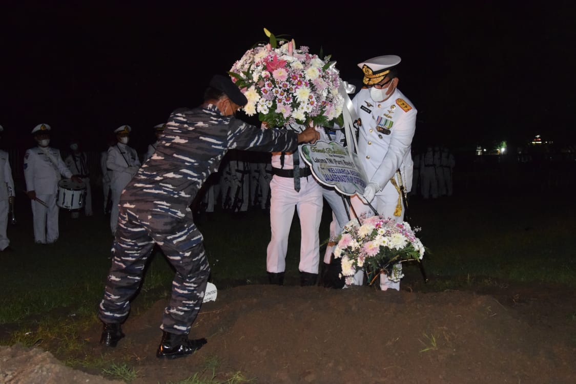 Danpuspenerbal Beri Penghormatan Terakhir Kepada Almarhum Laksma TNI (Purn) Roedy Santoso