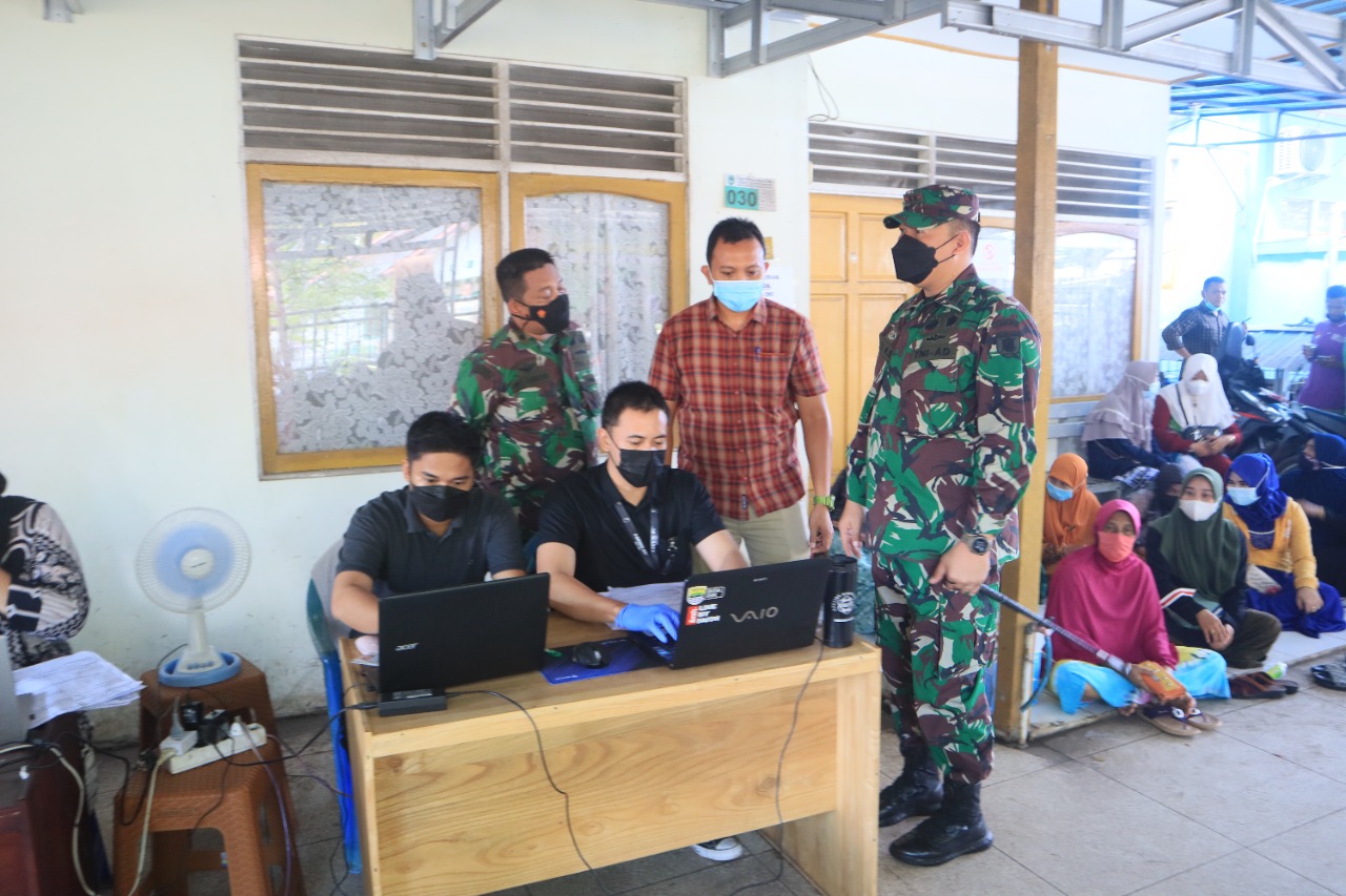 Dukung 1 Juta Vaksin Dandim 1001/HSU-BALANGAN Pantau Serbuan Vaksinasi di Wilayah Hulu Sungai Utara