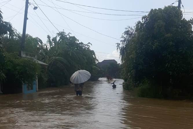 Fenomena Langka, Banjir Melanda Desa Trikoyo Jaken