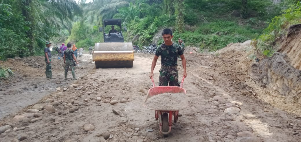 Pengerasan Jalan dengan Sirtu Terus Dipacu Satgas TMMD Kodim 0204/DS