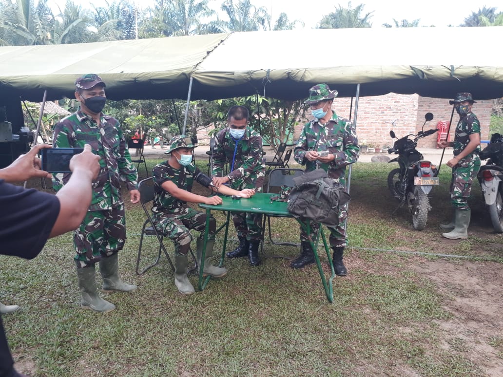 Sebelum Bertugas, Personel Satgas Medicak Check Up di Posko TMMD Kodim 0204/DS