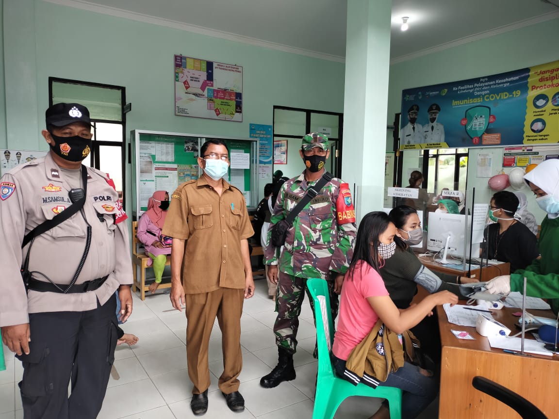 Peran Aktif TNI – Polri Dalam Serbuan Vaksinasi di Daerah