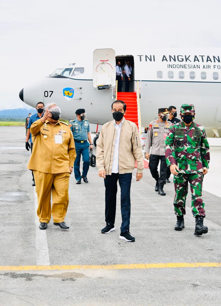 Panglima TNI Dampingi Presiden Joko Widodo Kunker ke Kendari