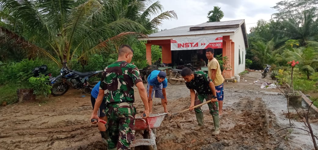 Di Lokasi TMMD, Personel Satgas Kodim 0204/DS Selalu Implementasikan 8 Wajib TNI