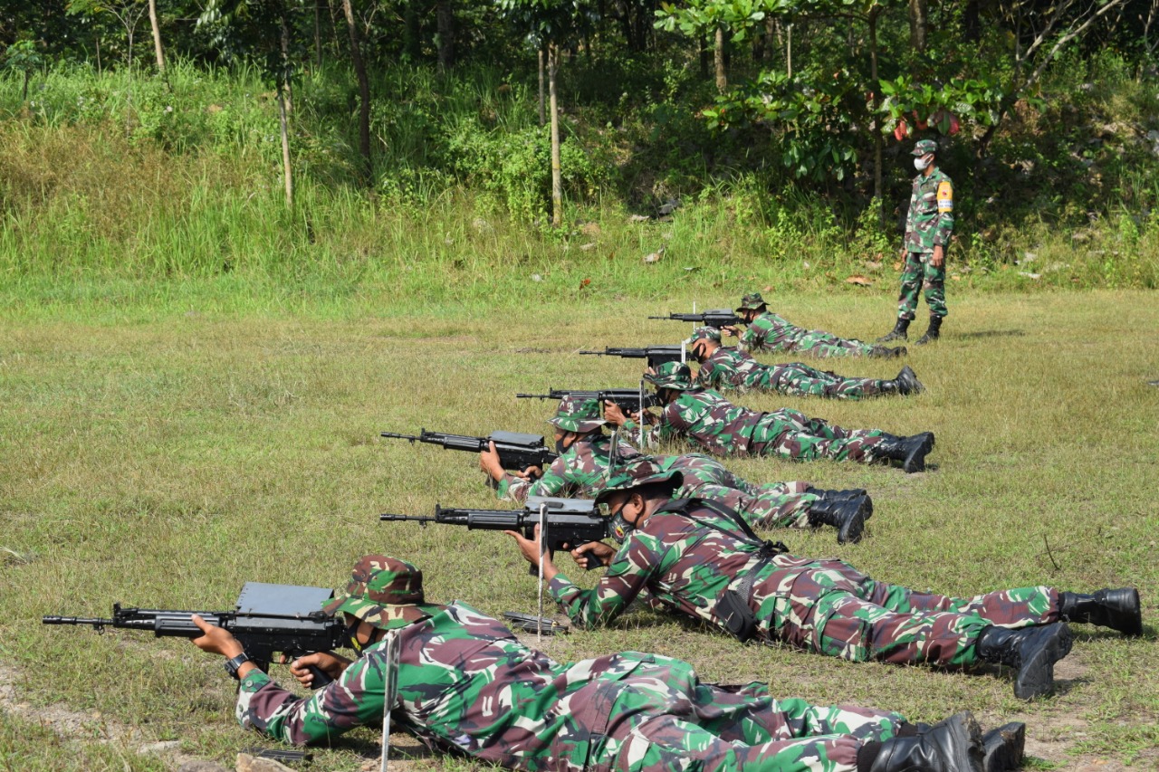 Latihan Menembak di Gunung Kendil, Prajurit Korem 081/DSJ Berlomba Tunjukkan Kemampuan Terbaik