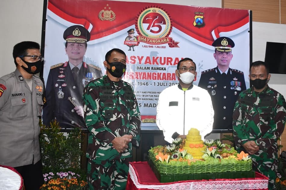 Hari Bhayangkara ke 75, Danrem Beri Surprise Jajaran Polri di Madiun