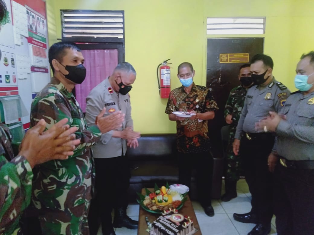 Danramil dan Camat BAS Geruduk Polsek Birayang Ucapkan Selamat HUT Bhayangkara Ke-75