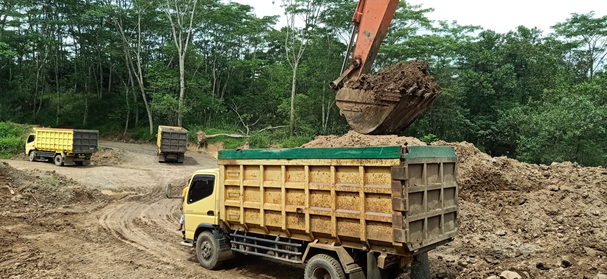 Proses Pengambilan Tanah untuk Pembuatan Badan Jalan