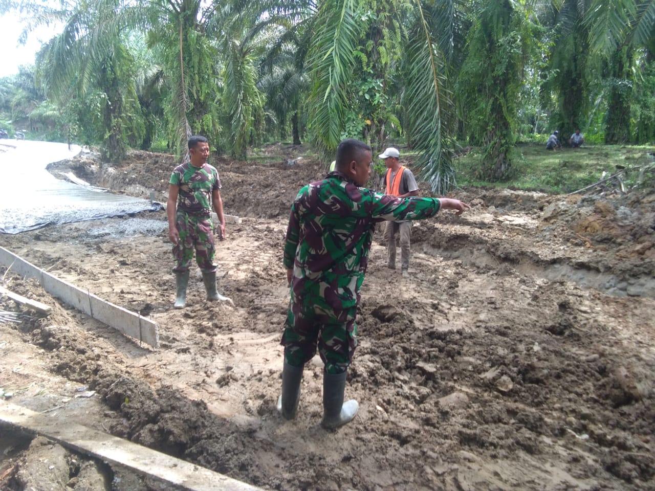 Pacu Penyelesaian Jalan, Pawas TMMD Kodim 0204/DS Lakukan Waskat