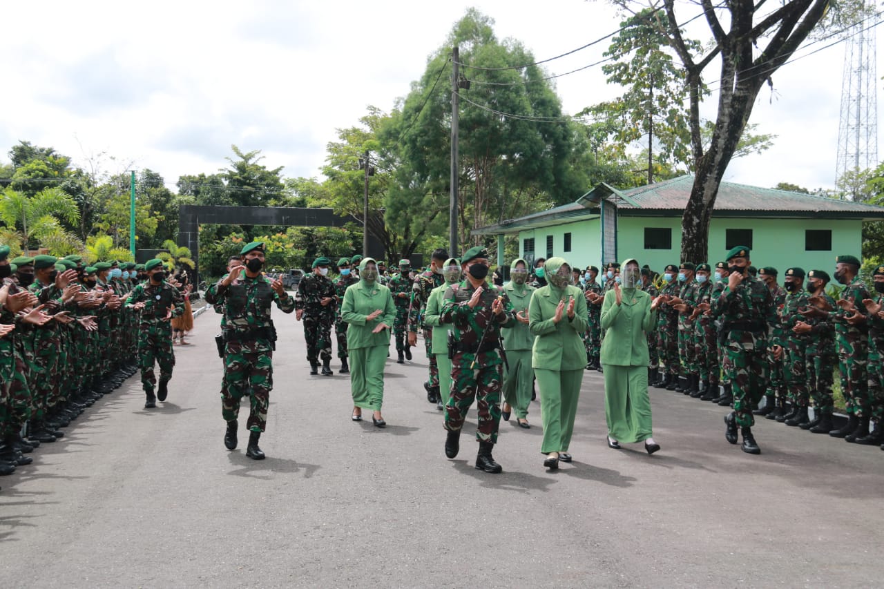 Pangkostrad Kunjungi Markas Yonif Raider 754 Kostrad