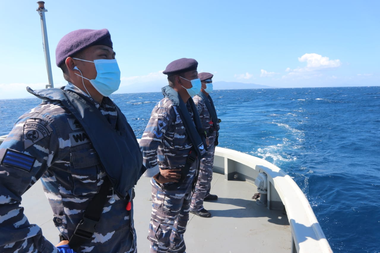 KRI Soputan-923 Laksanakan Shadowing Terhadap HMCS Calgary-335 di TSS Selat Lombok