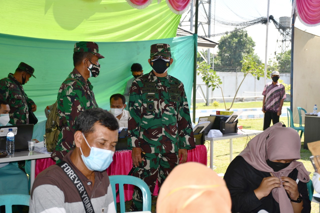 Danrem 081/DSJ Tinjau Vaksinasi di Nganjuk dan Madiun