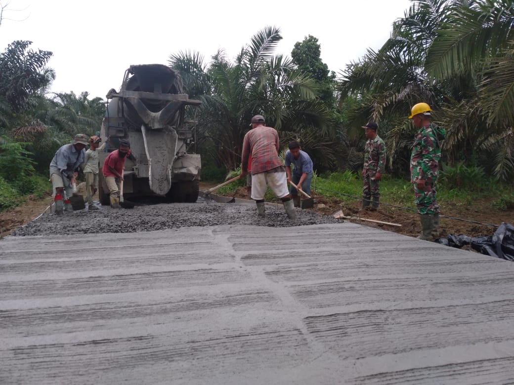 Pembangunan Jalan TMMD di Desa Mabar Wujud Jati Diri TNI Sebagai Tentara Pejuang dan Tentara Rakyat