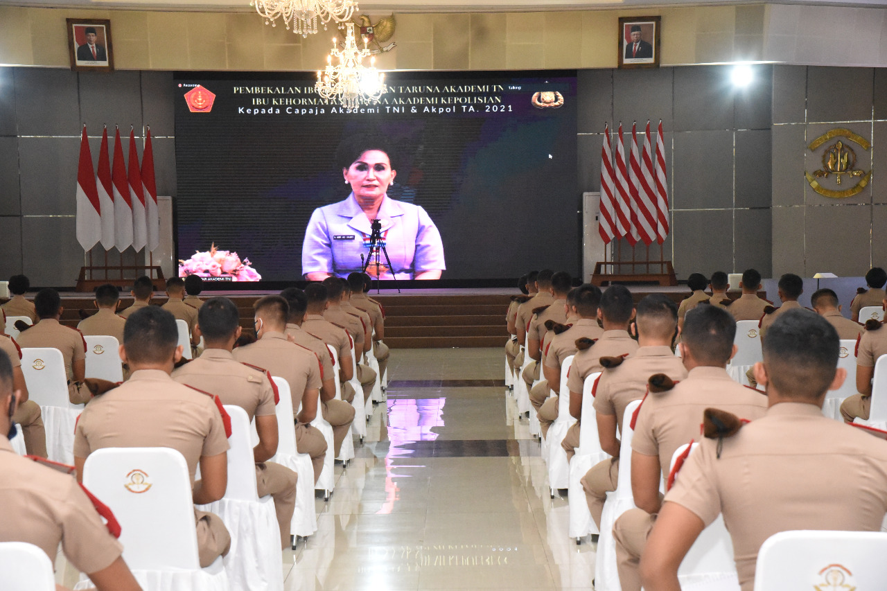 Capaja AAL 66 Terima Pembekalan Ibu Kehormatan Taruna Akademi TNI dan Akademi Kepolisian