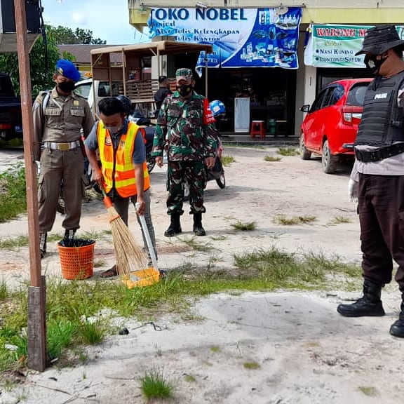 Giat Patroli dan Yustisi, Anggota Koramil 1015-03/Katingan Hilir Berharap Masyarakat Patuhi Disiplin Prokes