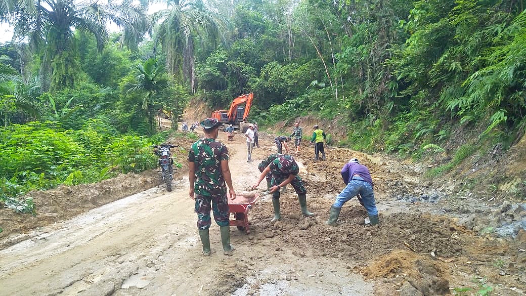 Meski Nyaris Rampung, Satgas TMMD Kodim 0204/DS Terus Mantapkan Badan Jalan Cor Rigid Beton