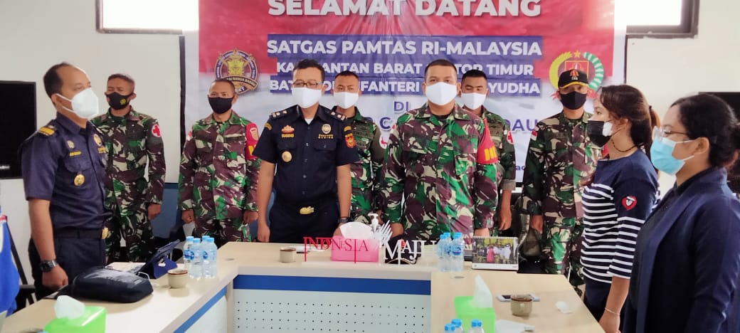 Pembekalan Tim Medis Beacukai Nanga Badau Oleh Tim kesehatan Satgas Pamtas RI-Malaysia Yonif 144/JY