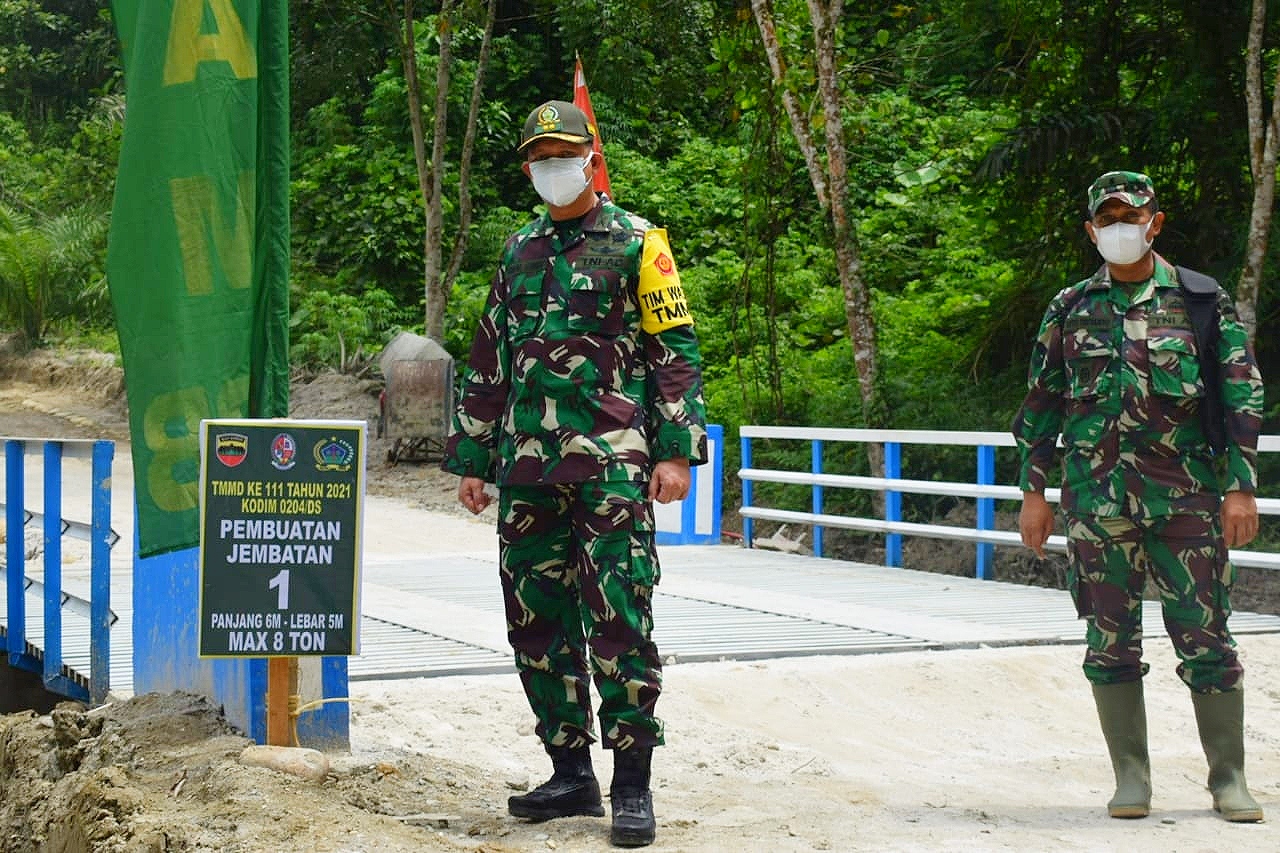 Mampu Menahan Beban 8 Ton, Tim Wasev Mabesad Cek Jembatan TMMD 111 Kodim 0204/DS