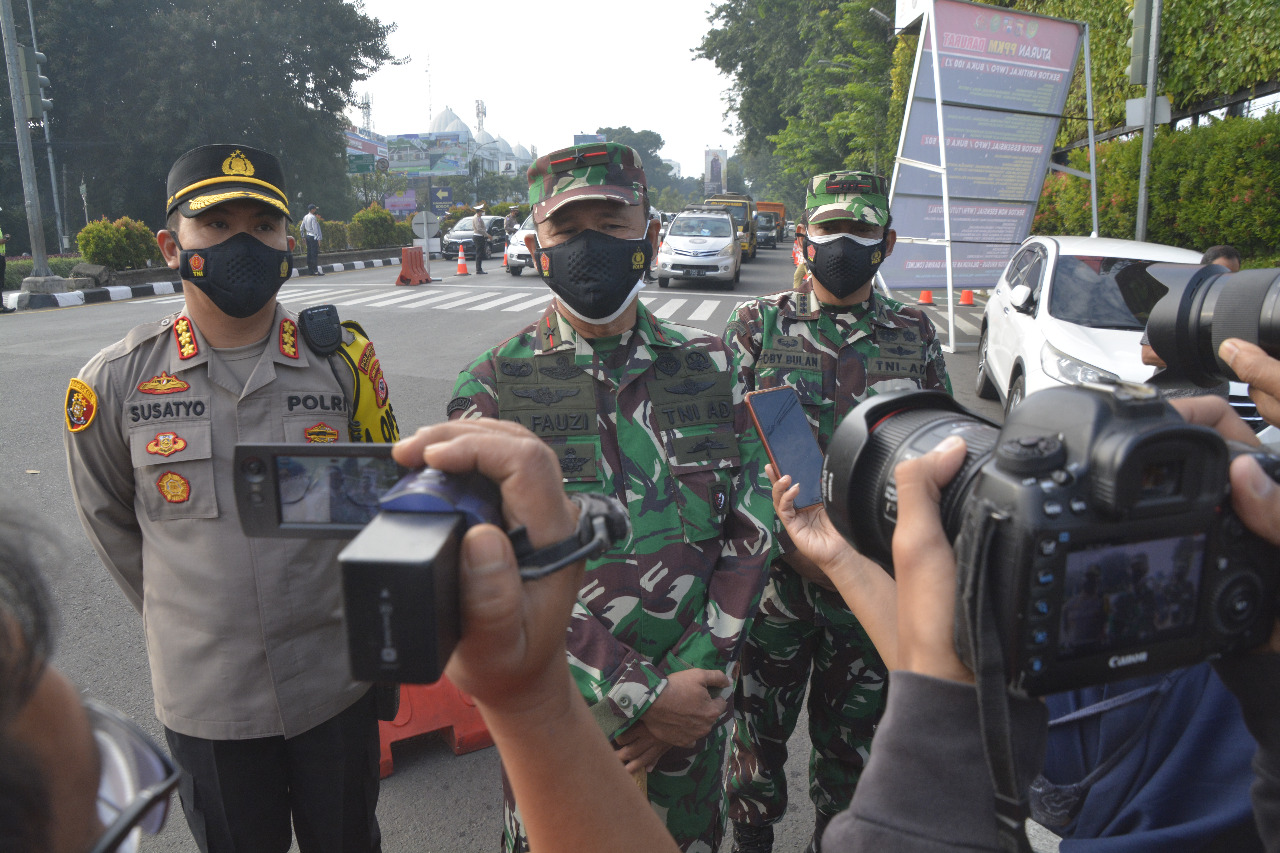 Penegakan PPKM Danrem 061/Sk Minta Aparat Yang Bertugas Tetap Humanis